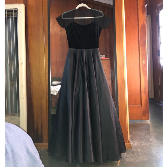 JS Boutique Dresses & Skirts - JS Boutique black formal long dress